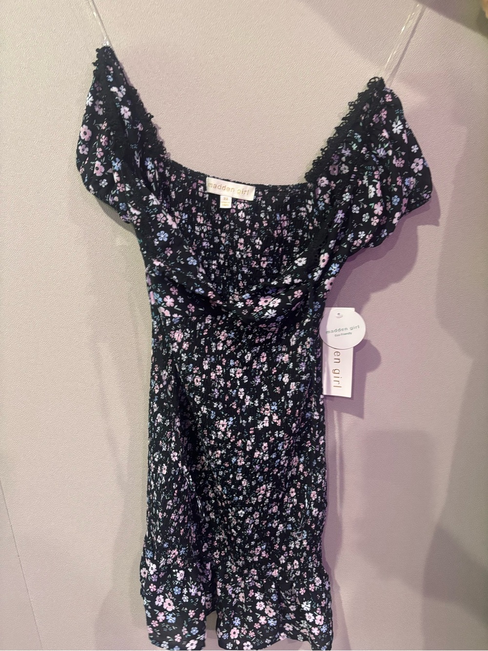 Madden Girl Women's Smocked Floral Print Short Sleeve Ruffled Mini Dress